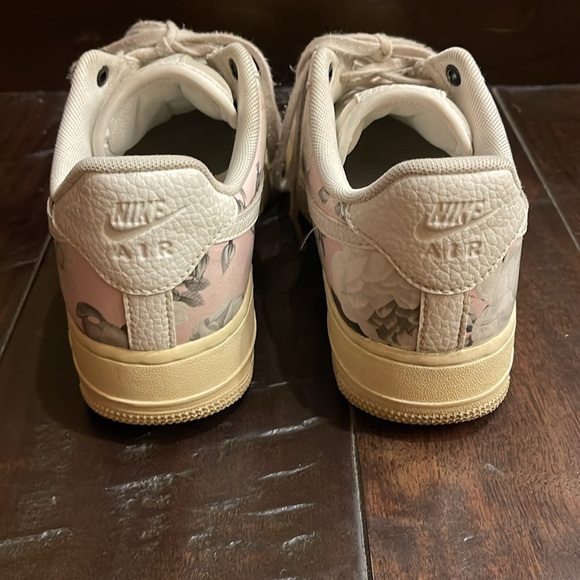 Rare Nike Floral Rose Air Force 1 exclusive 2019 edition - Picture 4 of 6